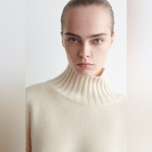 COS 100% Cashmere Mock Neck Sweater in Cream Off White